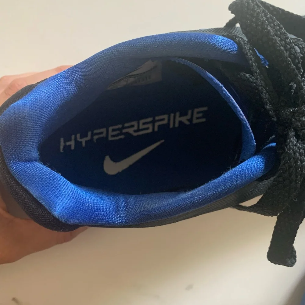 Nike Volleyball or Basketball Court Shoes - Picture 4 of 5